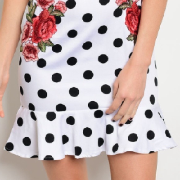 White coldshoulder w/Black polka dots & rose patch - Picture 5 of 7